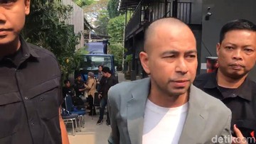 Raffi Ahmad memberikan tanggapan soal namanya yang disebut dalam sidang kasus Bea Cukai. Selesai syuting di kawasan Mampang, Jakarta Selatan, Selasa (9/6/2026), Raffi dengan santai memberikan tanggapannya. Foto: Febryantino/detikcom