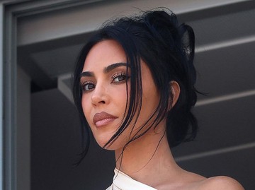 Sorotan Debut Kim Kardashian di GP Monako 2026: Momen Mesra dengan Hamilton dan Ketidaknyamanan di Kalangan WAGs Lain