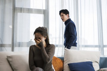 Membedah Lima Kebiasaan Pria yang Perlahan Mengikis Kepercayaan Pasangan dalam Hubungan