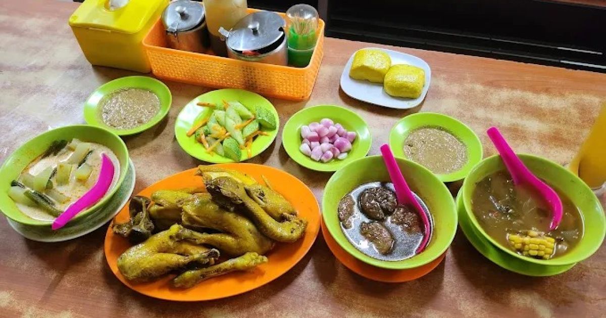 [Foto: Ayam Goreng H. Mardun Martinah}