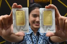 Emas Antam. Harga emas Antam hari ini. Harga Antam hari ini. Harga emas hari ini.(ANTARA FOTO/Indrianto Eko Suwarso/Spt)