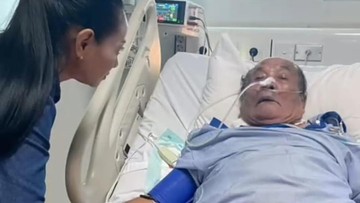 Komedian Bolot menjalani perawatan di rumah sakit. Foto: dok Instagram andreastaulany