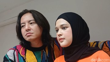 Cut Meyriska dan Roger Danuarta Serahkan Bukti Kontrak Perjalanan Umrah ke Polda Metro Jaya