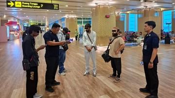 Deportasi 6 WNA yang melanggar aturan di Indonesia. (dok. Rudenim Denpasar)