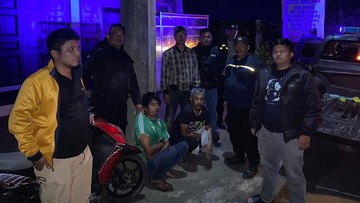 Terduga Pelaku pungli saat diamankan Polisi (dok. Polsek Berastagi)
