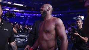 Reaksi Jon Jones Saat Menonton Kemenangan TKO Gane atas Pereira Terekam Kamera Bersama Kalung 'GOAT'