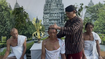 Ritual ruwatan jelang 1 Suro di Desa Gedongmulyo, Lasem, Rembang, Senin (15/62026) malam. (Mukhammad Fadlil/detikJateng)