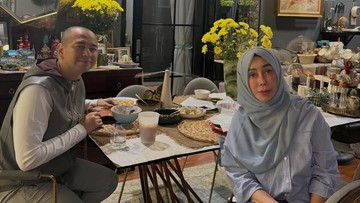 Amy Qanita mengaku selalu memberikan doa untuk setiap anak-anaknya. Terutama saat anak pertamanya, Raffi Ahmad, terseret isu pencucian uang sampai suap. Foto: dok instagram Raffi Ahmad