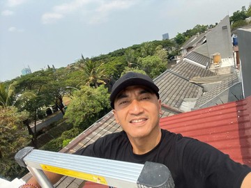 Rico Ceper Sesali Oknum Bikin Kabar Hoaks Haji Bolot Meninggal. (Foto: Instagram @rico_cepero)