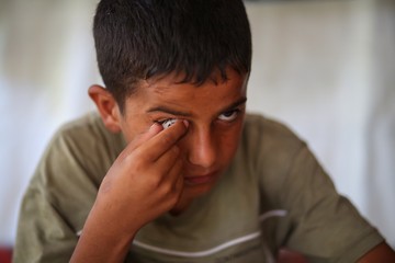 Harapan di Balik Tenda Pengungsian: Kisah Bocah Gaza Menanti Pemulihan Penglihatan