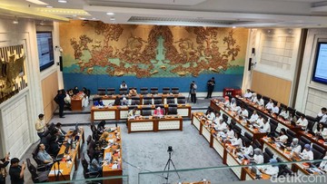 Menpar Rapat Bareng Komisi VII DPR. Foto: Alfons/detikcom