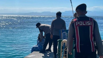 Wisatawan cewek mengancam akan terjun ke laut Nusa Penida (dok. Polsek Nusa Penida)
