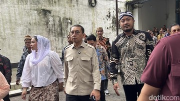 PB XIV Mangkubumi dan Menteri Kebudayaan Fadli Zon (Tara Wahyu NV/detikJateng)
