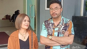 Surya Saputra dan Cynthia Lamusu saat ditemui di kawasan Jakarta. Foto: Ahsan/detikHOT