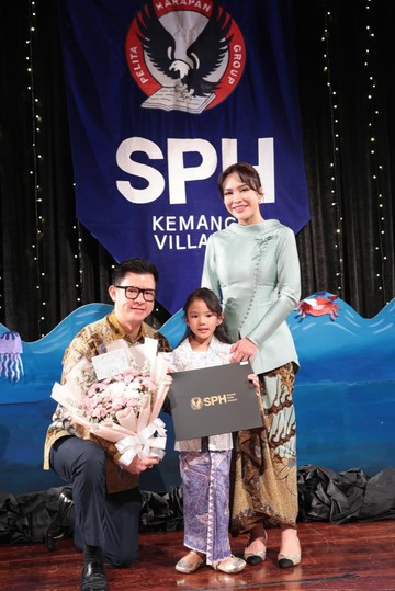 Momen Hangat Kebersamaan Eks Selebriti Tanah Air Rayakan Kelulusan Anak Meski Telah Berpisah
