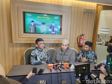 Ruben Onsu-Ivan Gunawan Gak Sekamar Saat Umrah. (Foto: Mauludi Rismoyo)