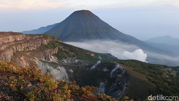 Pendakian Gunung Gede Pangrango tutup sementara di akhir Juli. (Mochamad Solehudin)