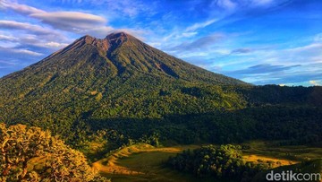 Suasana Gunung Rinjani, Lombok, Nusa Tenggara Barat. (Ahmad Viqi/detikBali)