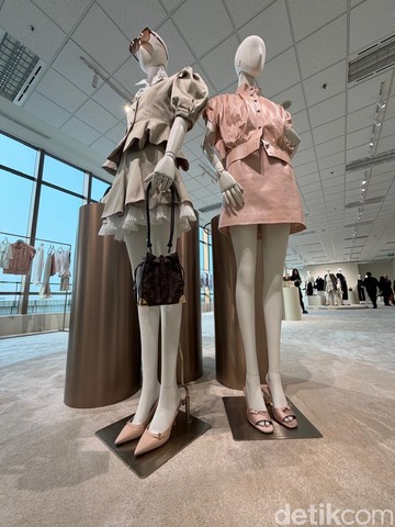 Louis Vuitton Pre-Fall 2026: Nicolas Ghesquiere Lunakkan Estetika Arsitektural dengan Sentuhan Peplum Lembut