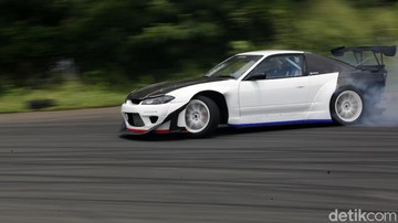 Ilustrasi drifting. (Agung Pambudhy/detikcom)
