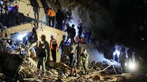 <p>A powerful earthquake struck near the northern coast of Venezuela on Wednesday, leading to collapsed buildings in the capital, Caracas. The quake had a preliminary magnitude of 7.5, according to the US Geological Survey (USGS). It happened just 40 seconds after a foreshock with a magnitude of 7.2 rocked the area.</p>