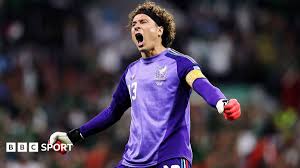 Image caption, Mateo Chavez scored his first international goal to give Mexico the lead against the Czech Republic