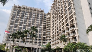 Barang-barang di Hotel Sultan dibungkus rapi untuk diamankan di gudang (Danica Adhitiawarman/detikcom)