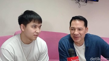 Kebersamaan Ari Wibowo dan Kenzo. Foto: Febryantino/detikcom