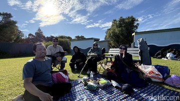 Berjumpa keluarga WNI Nanang Suryana di Moore River Estuary di Australia Barat (Femi Diah/detikcom)