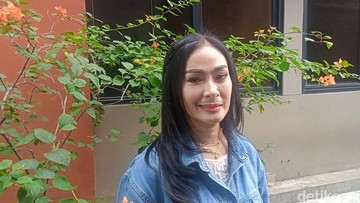 Iis Dahlia saat ditemui di kawasan Trans TV, Jakarta Selatan. Foto: Ahsan/detikHOT