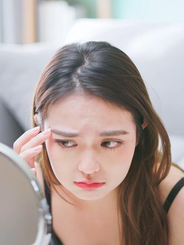 Mengatasi Makeup Pilling: Panduan Ahli Agar Foundation Tetap Mulus Sepanjang Hari