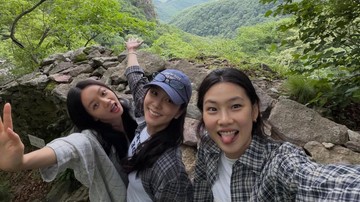 Momen Hangat Persahabatan Jisoo BLACKPINK, Hyeri, dan Jung Ho Yeon dalam Momen 'Girls Trip' Spesial