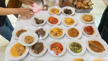 Rumah Makan Padang Pondok Djaja berlokasi di Jl. KH. Hasyim Ashari No.13B. Tempat makan ini buka setiap hari dari pukul 11 siang hingga 4 sore. Foto: detikFood