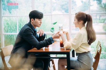 10 Pertanyaan Kunci untuk Mempererat Ikatan Romantis Melalui Komunikasi Mendalam