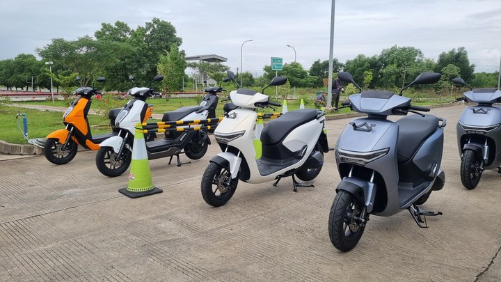 Ilustrasi: Tren Harga BBM Melonjak: Benarkah Sepeda Motor Listrik Honda Jadi Pilihan Baru Konsumen?