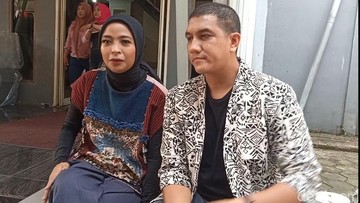Tantri Kotak dan suami ditemui di kawasan Mampang, Jakarta Selatan. Foto: Ahsan/detikHOT