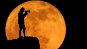 Ilustrasi bulan purnama (Foto: REUTERS/Borja Suarez)