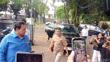 Ruben Onsu dan pengacaranya, Minola Sebayang, saat ditemui di kawasan Jakarta. Foto: Muhammad Ahsan Nurrijal/detikcom