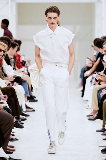 Kejutan di Runway Paris: Celine dan Reebok Berkolaborasi Luncurkan Interpretasi Baru Sneaker Ikonik