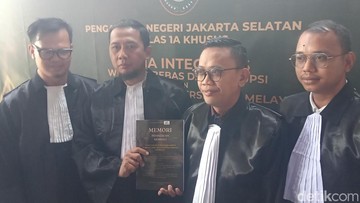 Kuasa hukum berupaya meminta pengadilan menghadirkan Nikita Mirzani di sidang PK kasus melawan Reza Gladys. Foto: Muhammad Ahsan Nurrijal/detikcom