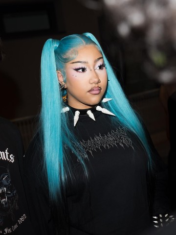 Gaya Eksentrik North West Tampil dengan Piercing Bibir di Tengah Kemeriahan Paris Fashion Week