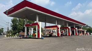 PT Pertamina Patra Niaga menurunkan harga Bahan Bakar Minyak (BBM) Nonsubsidi pada 1 Juli 2026 di antaranya adalah Pertamax Turbo. (Enggran Eko Budianto/detikJatim)