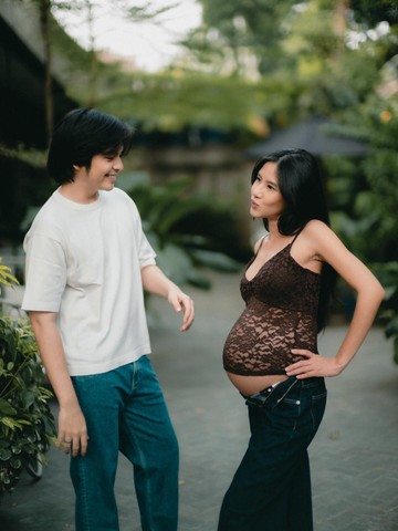 Intip Potret Kehamilan Anggun Shenina Cinnamon: Inspirasi Gaya Busana Maternity Santai dan Elegan