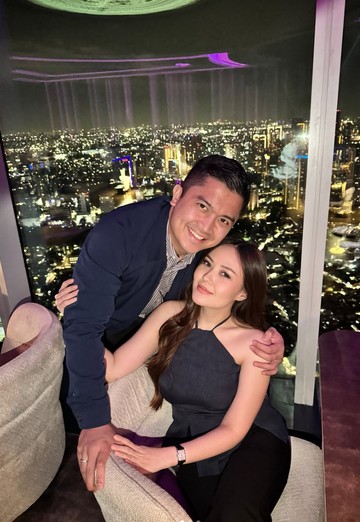 Kontroversi Instagram Story Sarah Gibson Picu Spekulasi Isu Rumah Tangga, Kemesraan dengan Suami Disorot Kembali