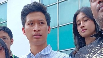 Adik keisya Levronka, Lexi, hadiri sidang gugatan terhadap Universitas Tarumanegara di Pengadilan Negeri Jakarta Barat. Foto: Febryantino/detikcom