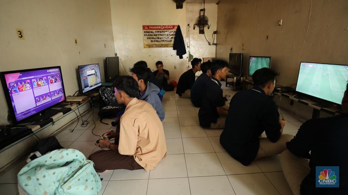 Foto: Bisnis rental PlayStation (PS) di Jakarta masih menunjukkan eksistensinya yang kuat. (CNBC Indonesia/Tri Susilo)