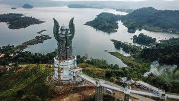 Foto Udara proyek pembangunan Menara Kujang Sepasang di Jatigede, Kabupaten Sumedang, Jawa Barat. Salah satu landmark Jabara (Raisan Al Farisi/Antara)
