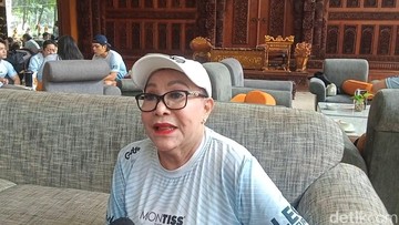 Hal ini diklarifikasi Mpok Atiek saat menjadi bintang tamu dalam acara Rumpi, Trans TV, Jakarta Selatan, kemarin. Foto: Muhammad Ahsan Nurrijal/detikcom