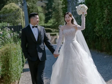 Arden Cho dipersunting pujaan hatinya yang bernama Christopher Lee. (Foto: dok Instagram arden_cho / rebeccayale)