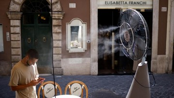 Ilustrasi suhu panas ekstrem di Eropa. (REUTERS/Guglielmo Mangiapane)